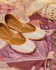 The Timeless Craft of Skill and Elegance: Handmade Juttis